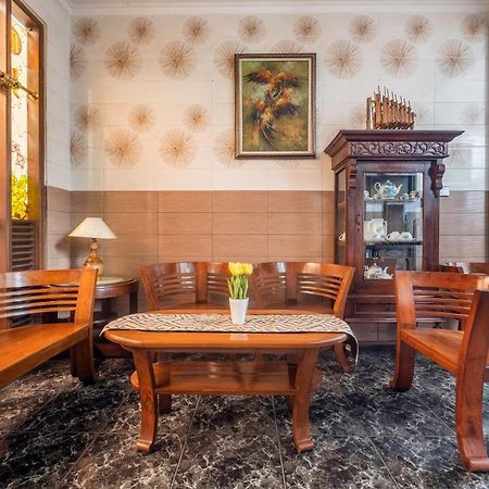 Collection O Kebon Jeruk Near Taman Balai Kota Hotel Бандунг Екстериор снимка