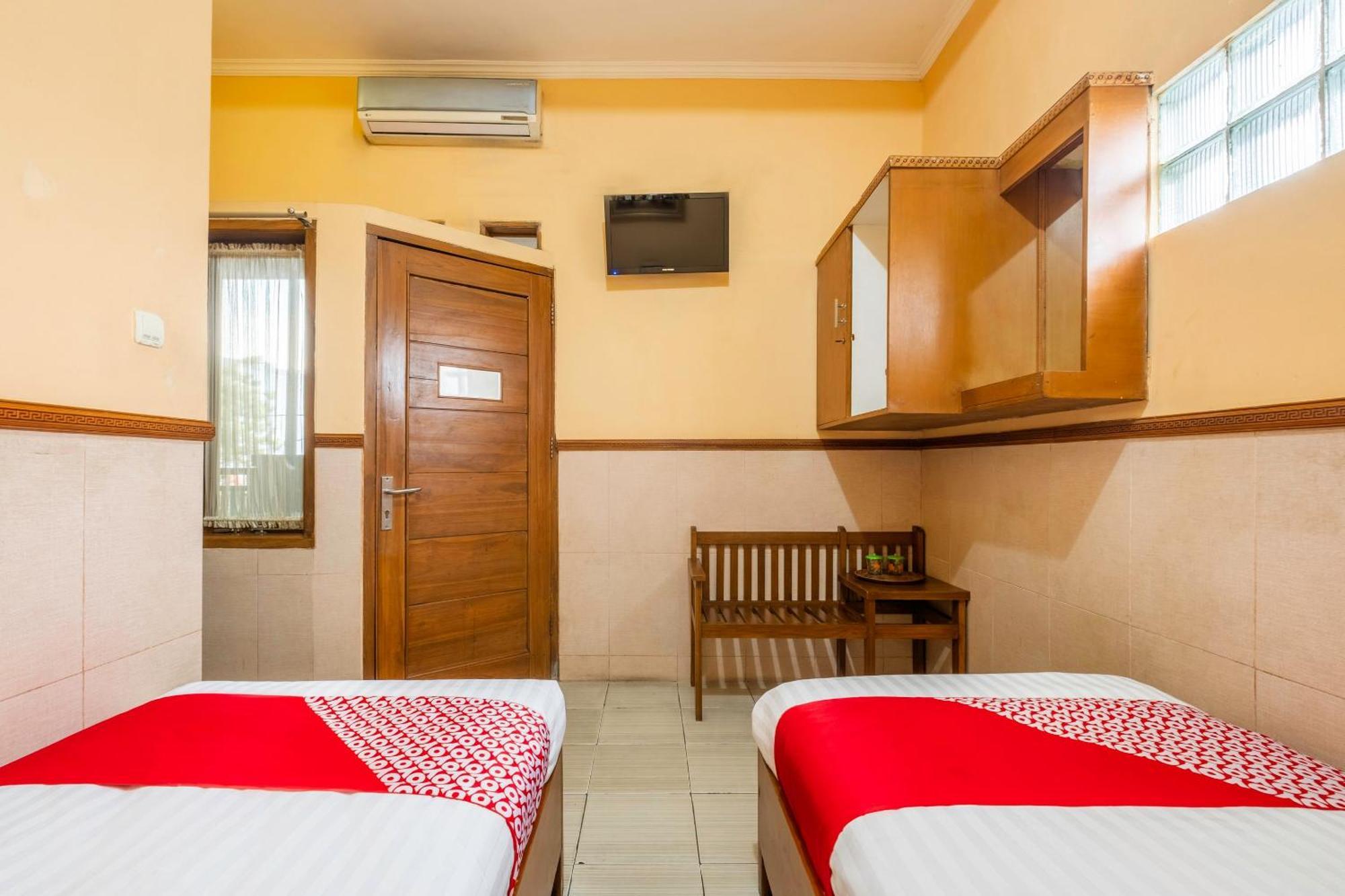 Collection O Kebon Jeruk Near Taman Balai Kota Hotel Бандунг Екстериор снимка