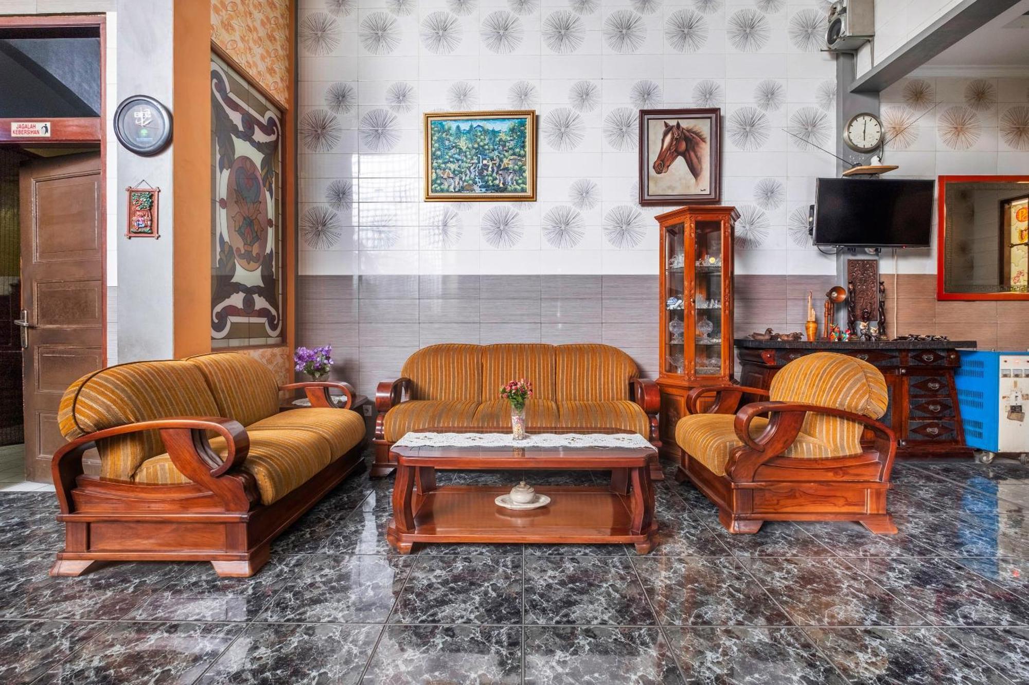 Collection O Kebon Jeruk Near Taman Balai Kota Hotel Бандунг Екстериор снимка